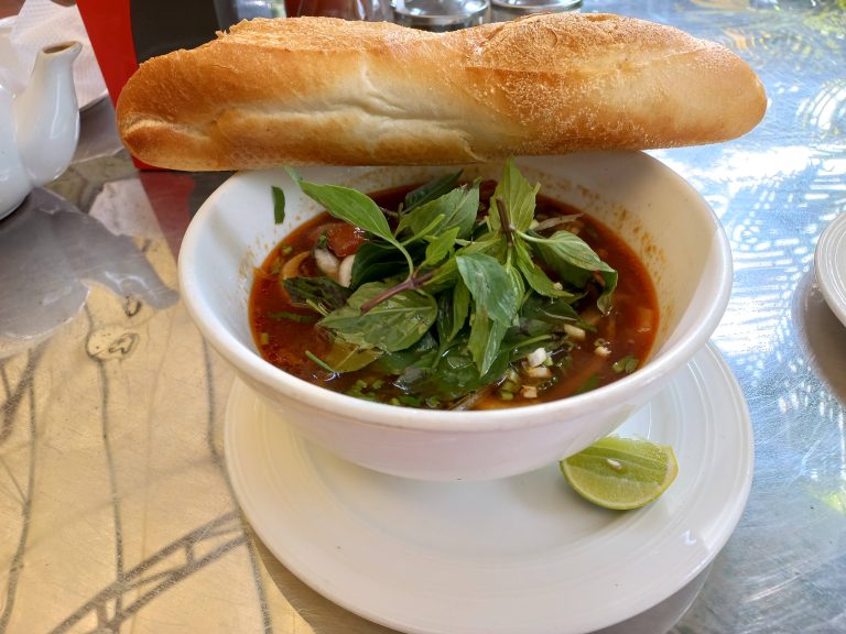 នំបុ័ងខគោ Bread with Braised Beef Soup 5 Cs in Cambodia